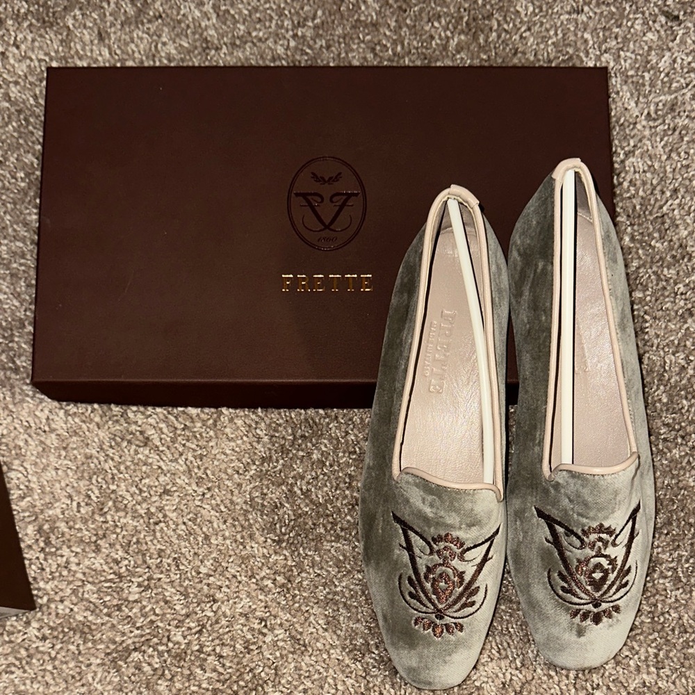 Frette Women's Olive Embroidered Loafers